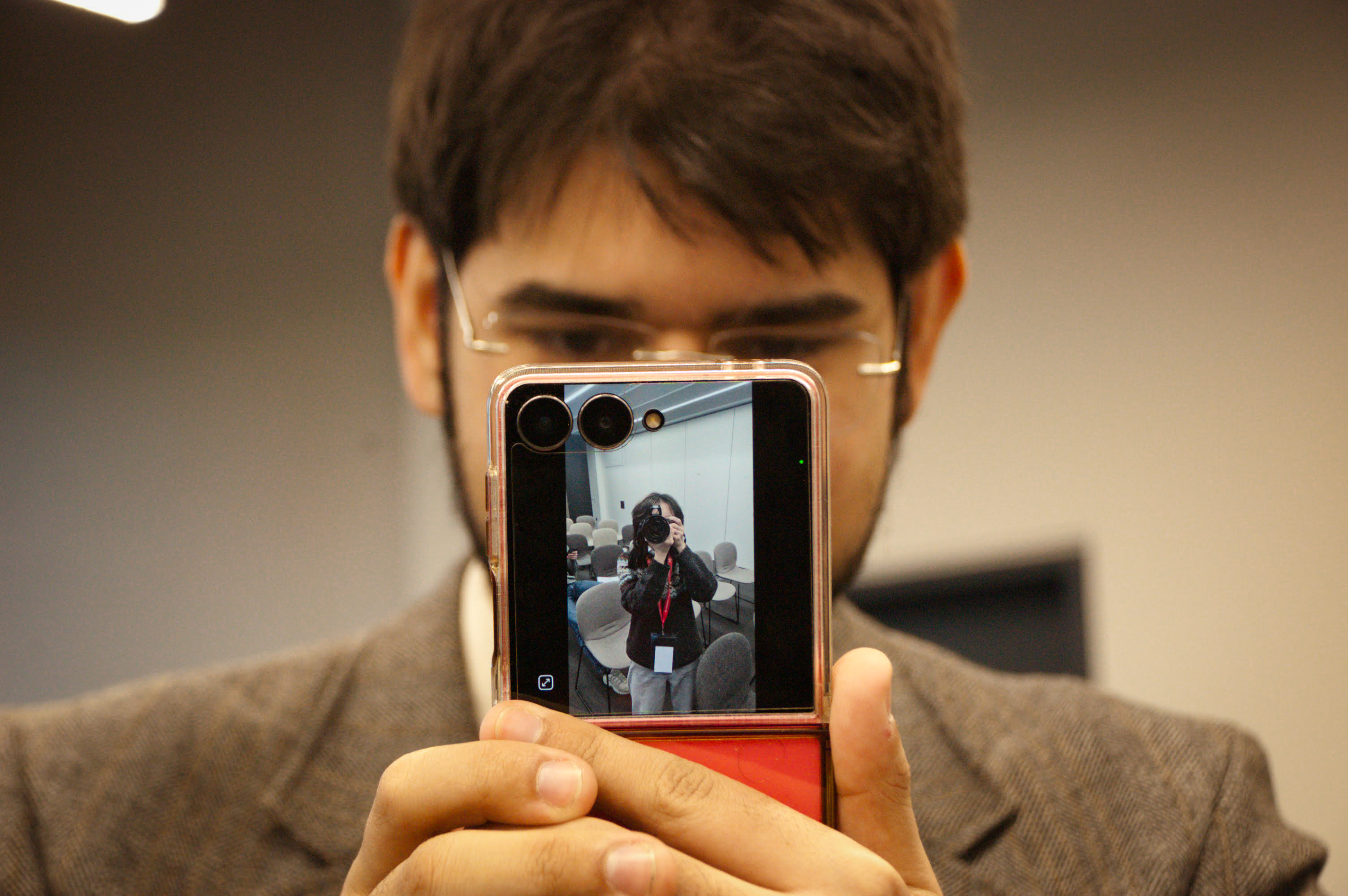 Two photographers face to face